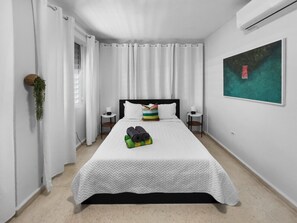 3 bedrooms, travel crib, free WiFi, bed sheets