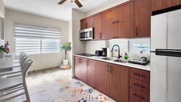 Fridge, microwave, stovetop, coffee/tea maker