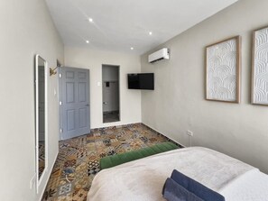 2 sovrum, skrivbord, resesäng och gratis wi-fi