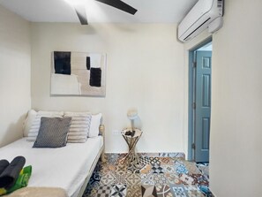 2 bedrooms, desk, travel crib, free WiFi - Comfy & Bright Apt @ Calle Loiza - Walk to Beach (San Juan)