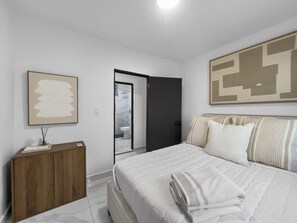 4 bedrooms, desk, travel cot, free WiFi