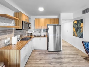 Fridge, microwave, stovetop, coffee/tea maker