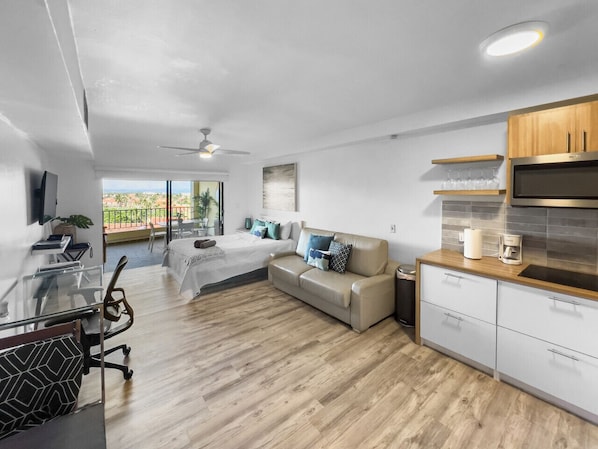 Desk, travel cot, free WiFi, bed sheets