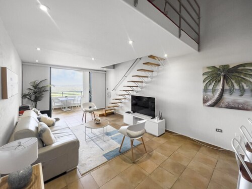 Modern Loft Style Apt w/ Beautiful View w/ Pool