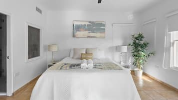 2 habitaciones, tabla de planchar con plancha y cuna de viaje