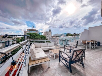 Elegant Modern PH W/ Balcony & Parking
