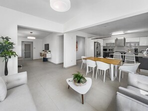 Interior - Spacious and Modern Villa with Pool in Ocean Park (San Juan)