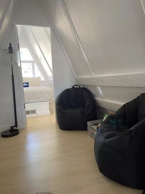 2 Schlafzimmer, Schreibtisch, Bügeleisen/Bügelbrett, kostenloses WLAN