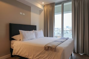 Sistema de insonorización, tabla de planchar con plancha y wifi gratis