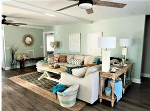 Smart-TV, Videospiele, DVD-Player, Bücher