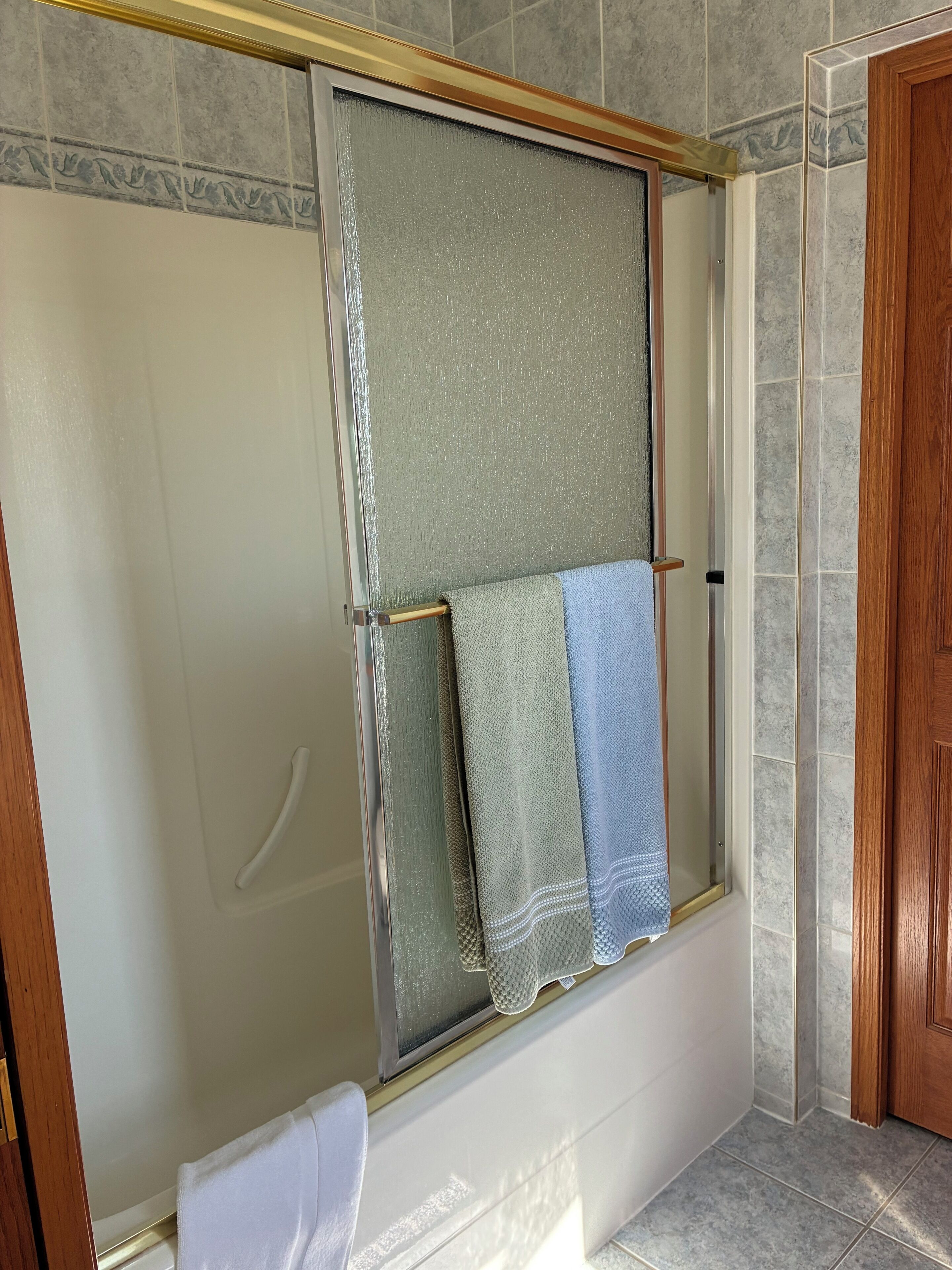 Basic Double Room, 1 Queen Bed, Ensuite, Mountain View