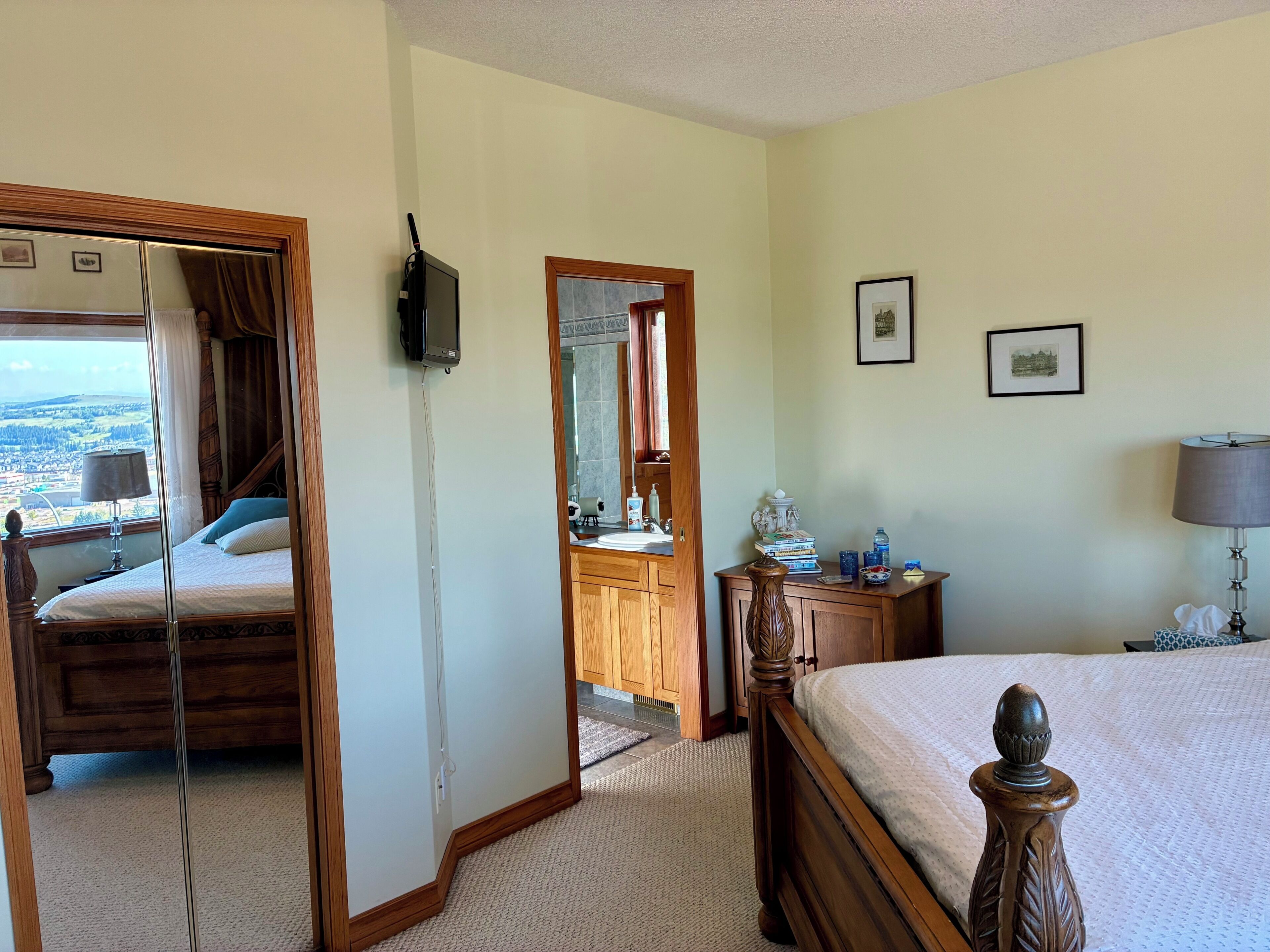 Basic Double Room, 1 Queen Bed, Ensuite, Mountain View