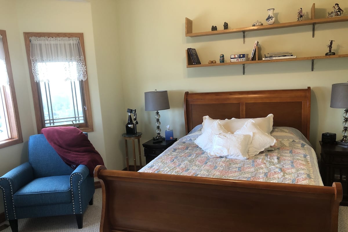 Basic Double Room, 1 Queen Bed, Ensuite, Mountain View