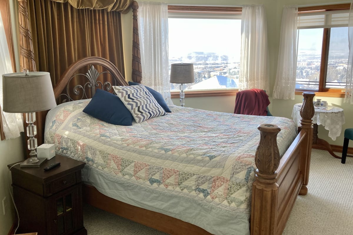 Basic Double Room, 1 Queen Bed, Ensuite, Mountain View
