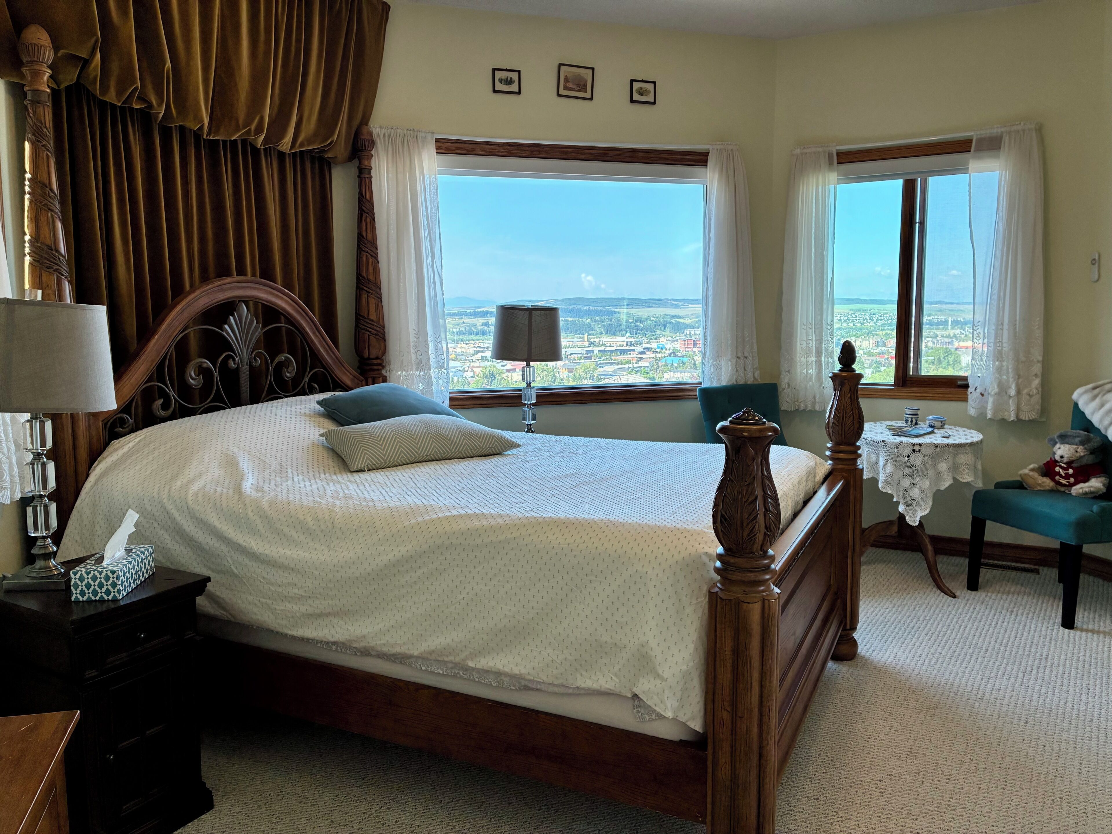 Basic Double Room, 1 Queen Bed, Ensuite, Mountain View | WiFi (free), bed sheets