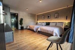 Deluxe-Doppelzimmer | Hochwertige Bettwaren, Daunenbettdecken, Zimmersafe, Schreibtisch