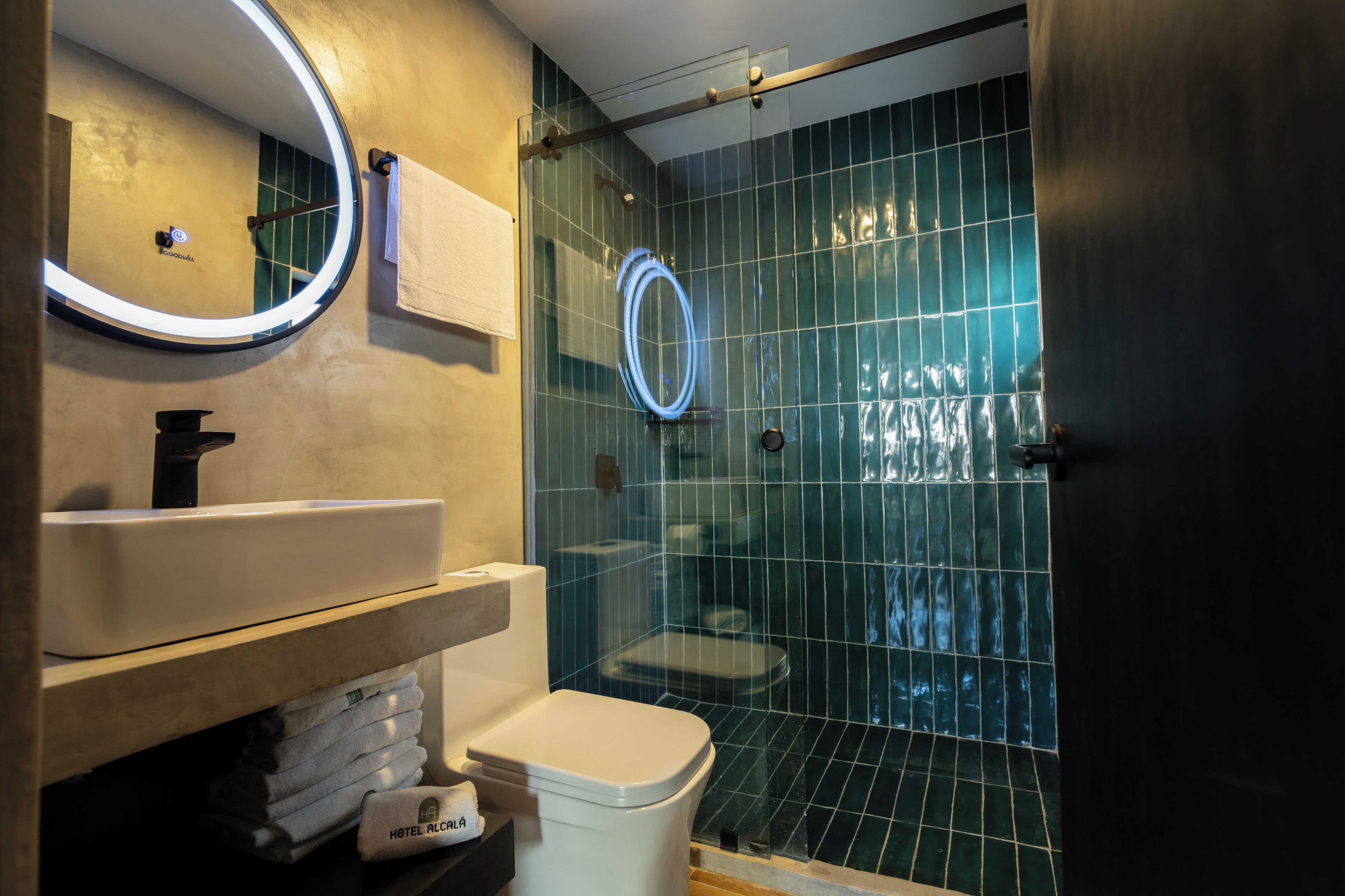 Dusche, Regendusche, kostenlose Toilettenartikel, Haartrockner