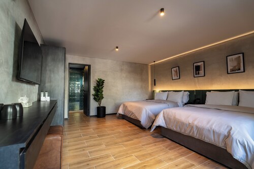 Hotel Alcalá Expo, 1 min from Plaza del Sol