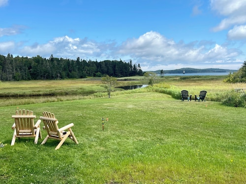 Charming Newly-Renovated Waterfront Cottage in Lubec