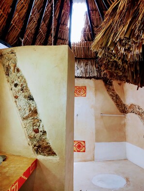 Tho | Bathroom | Shower, towels - Hotel y Museo Aldea Maya Toktli Orígenes (Izamal)
