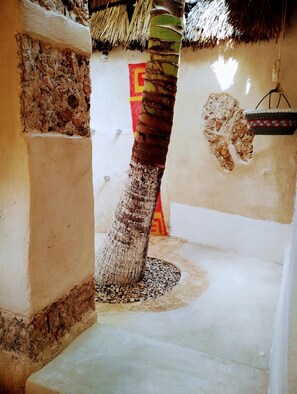 3 Culturas | Bathroom | Shower, towels