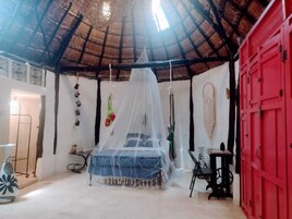 Decoración personalizada, muebles diferentes y escritorio 