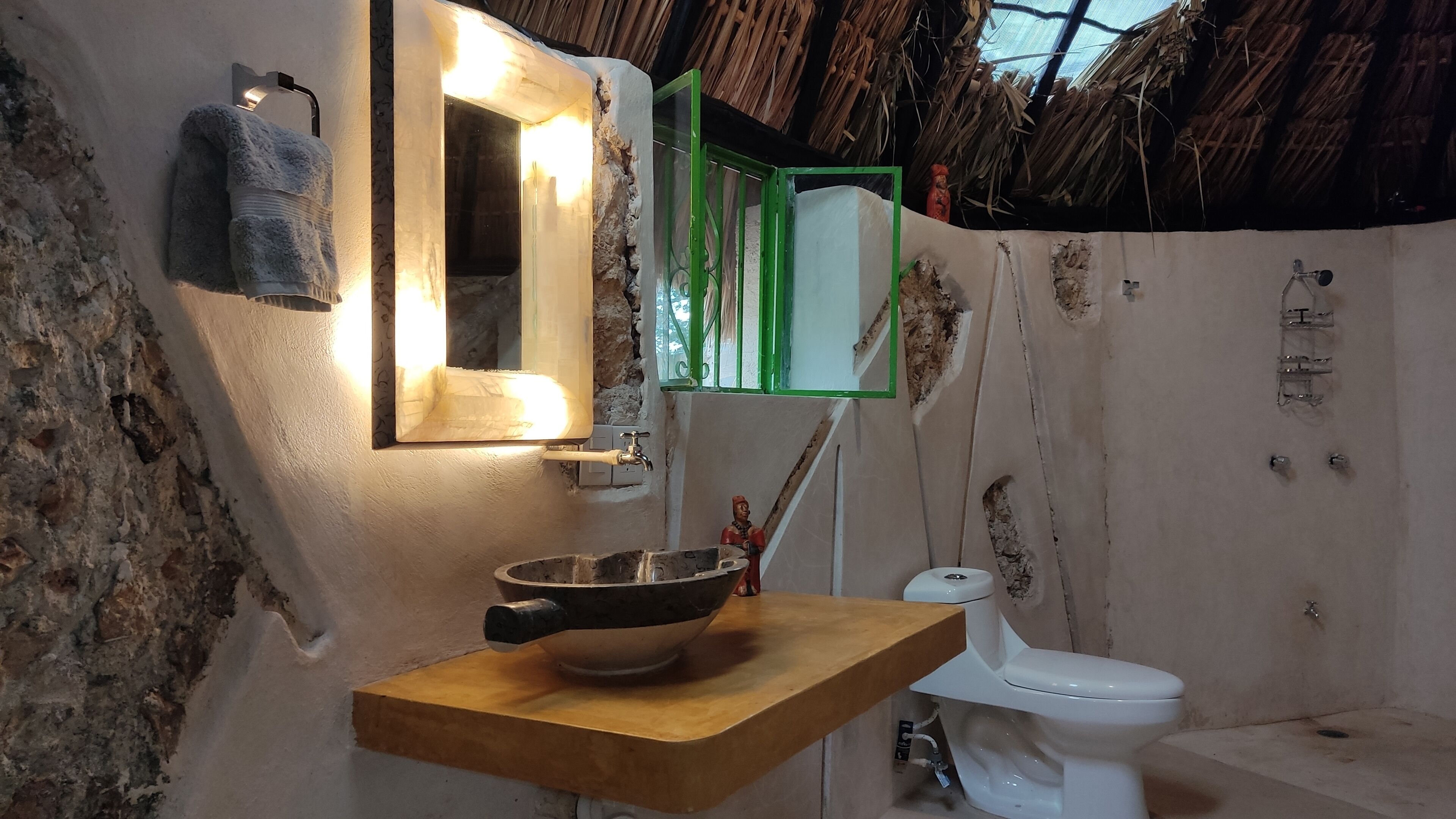 Jabin | Bathroom | Shower, towels