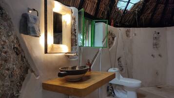 Jabin | Bathroom | Shower, towels