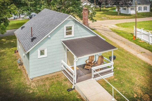 A light blue house with a covered porch and a chimney. - Gambier I MountVernon I BikePath (Mount Vernon)