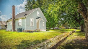A single-story house with a chimney, a front porch, and a well-maintained lawn. - Gambier I MountVernon I BikePath (Mount Vernon)
