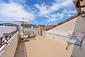 Property grounds - Luxury Coastal Home with Rooftop Deck & Ocean Views in Newport Beach (Newport Beach)