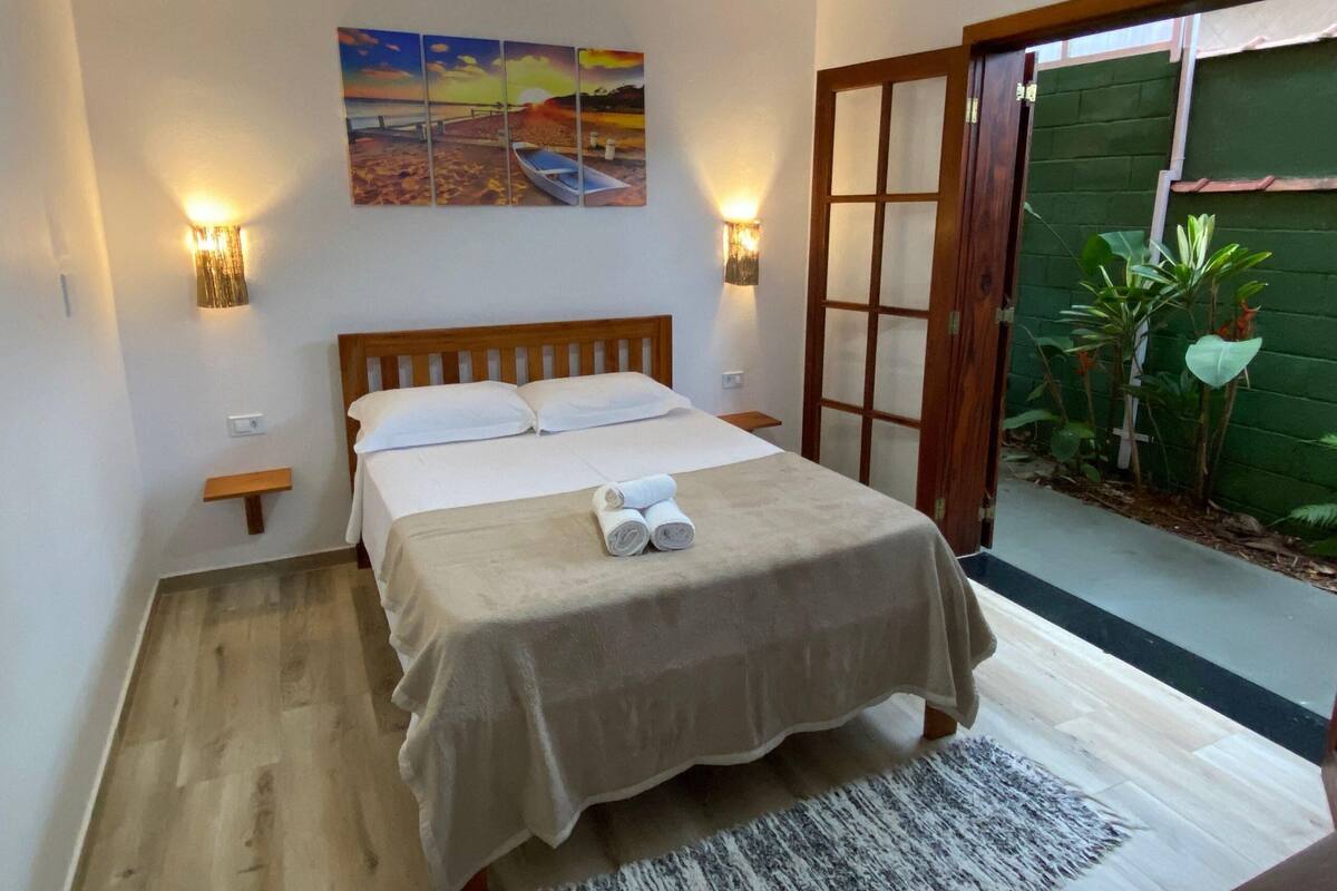Hypo-allergenic bedding available, soundproofing, WiFi (free)