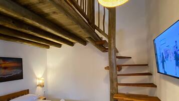 Comfort Triple Room | Hypo-allergenic bedding, soundproofing, free WiFi, bed sheets