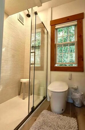 Amenidades de baño ecológicas, secadora de cabello, toallas, jabón 