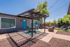 Outdoor dining - Casa Puerta Azul-Best Location! (Chandler)