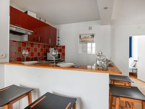 Refrigerador, microondas, horno, cafetera/tetera