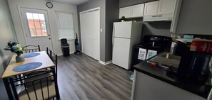 Fridge, microwave, oven, stovetop - Renovated Apt In Downtown Foley Near OWA & Beach (Foley)