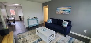 TV - Renovated Apt In Downtown Foley Near OWA & Beach (Foley)