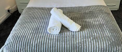 4 dormitorios, tabla de planchar con plancha, wifi gratis y ropa de cama