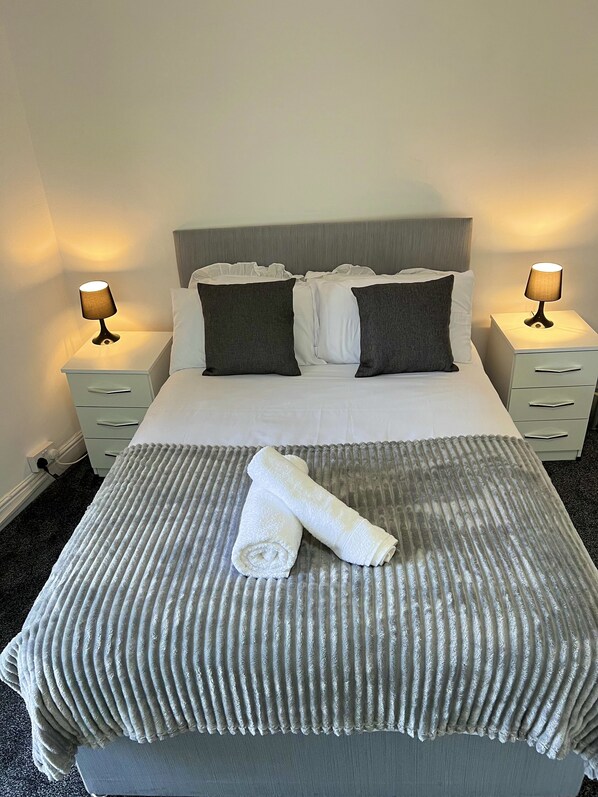 4 bedrooms, iron/ironing board, free WiFi, bed sheets