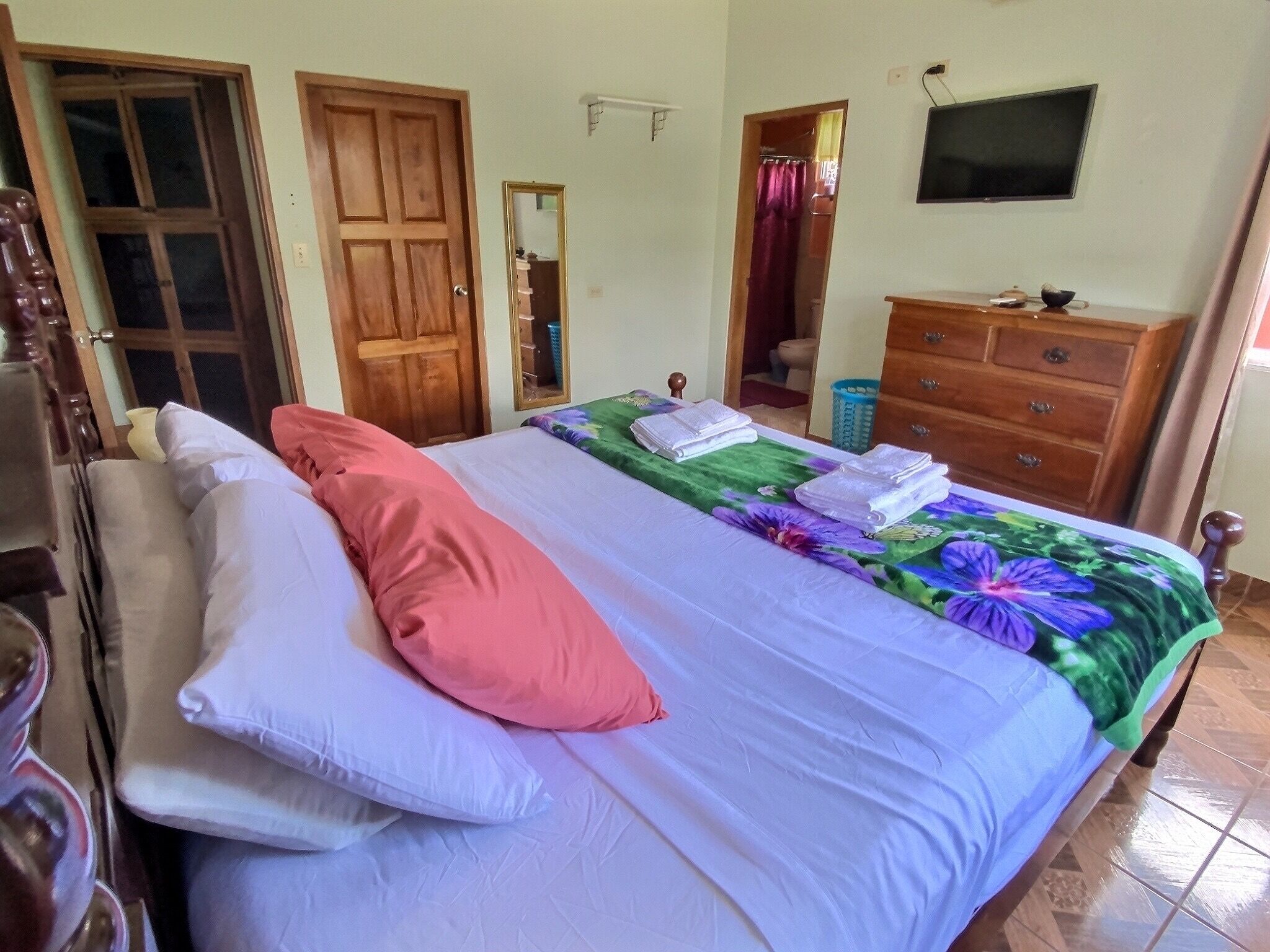 3 chambres, bureau, fer et planche à repasser, Wi-Fi gratuit