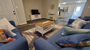 TV - Apartment Close To OWA Waterpark (Foley)