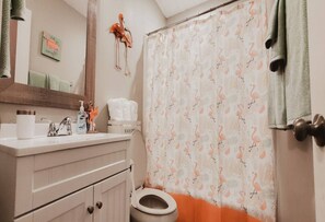 Haartrockner, Handtücher, Toilettenpapier