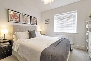 5 Schlafzimmer, Bügeleisen/Bügelbrett, Reisekinderbett, WLAN