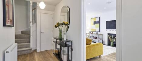 Smart-tv och eldstad