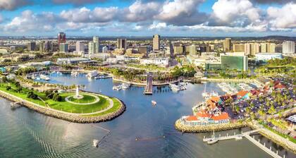Romantic Long Beach Escape : Fire Pit & Arcade Fun