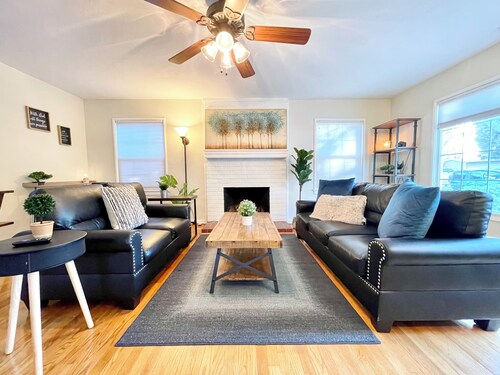 Serene 2BR Bungalow - Parking + Laundry + Sleep 6