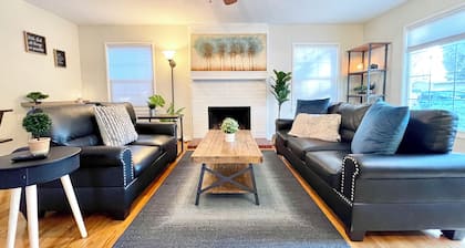 Serene 2BR Bungalow - Parking + Laundry + Sleep 6