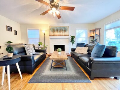 Serene 2BR Bungalow - Parking + Laundry + Sleep 6