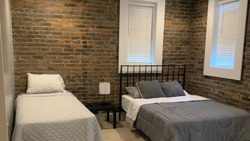 2 dormitoris, planxa i posts de planxar, wifi i roba de llit